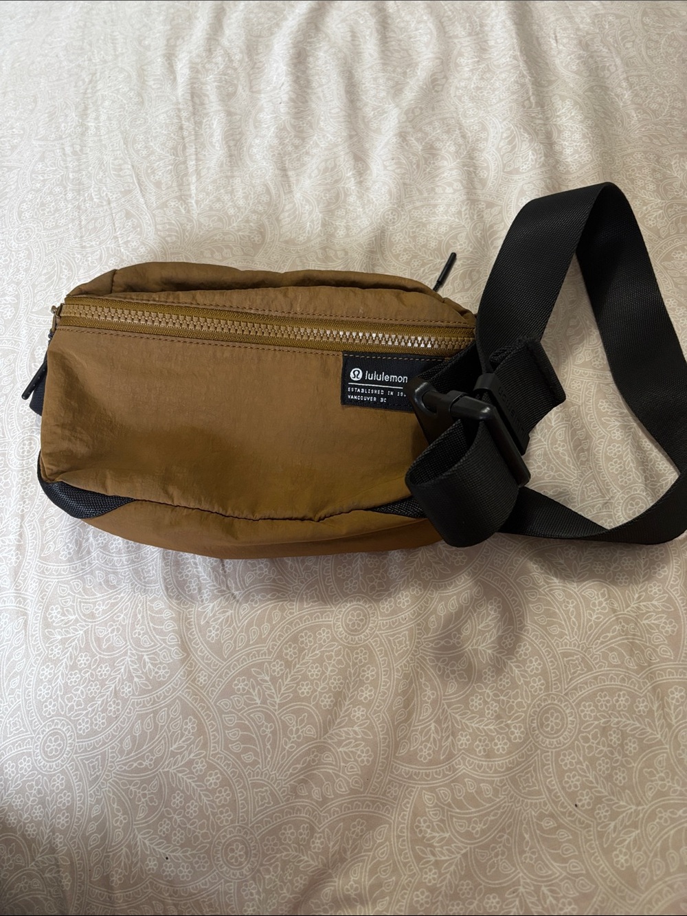 lululemon athletica Brown Waist Belt Bag with Black Strap